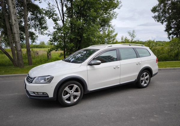 Volkswagen Passat cena 46900 przebieg: 233000, rok produkcji 2014 z Rzeszów małe 154